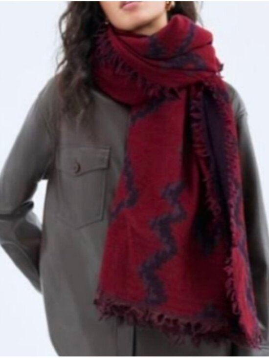 Aritzia Wilfred Diamond Mosaic 100% Wool Blanket Scarf Burgundy and Navy - Picture 5 of 11